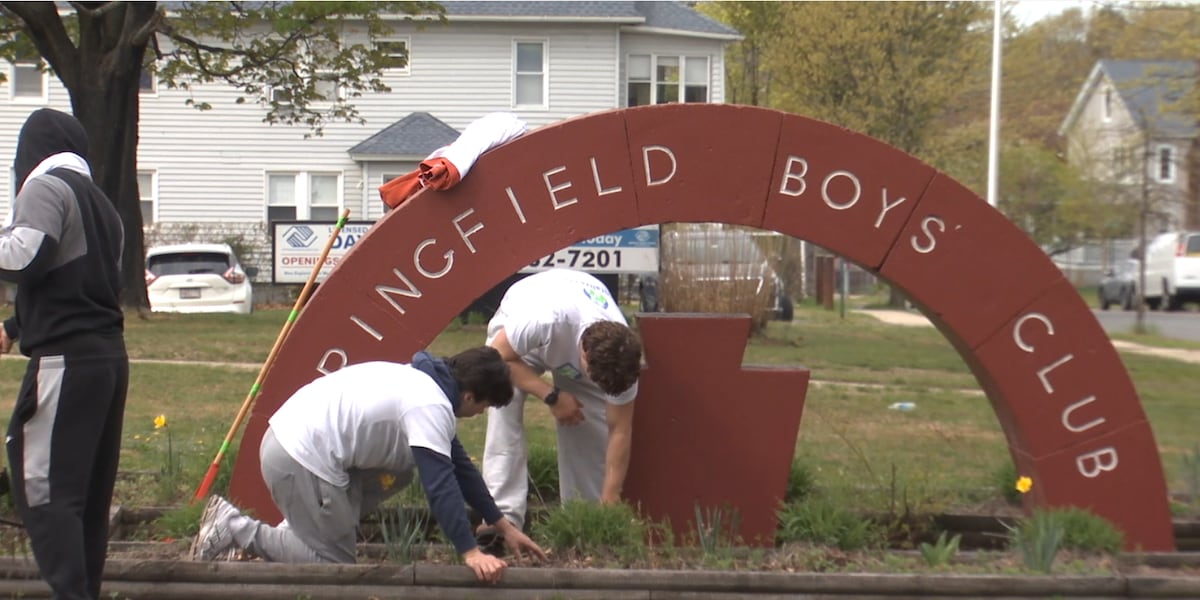 Hundreds of volunteers take part in Green-n-Fit Neighborhood Clean-Up