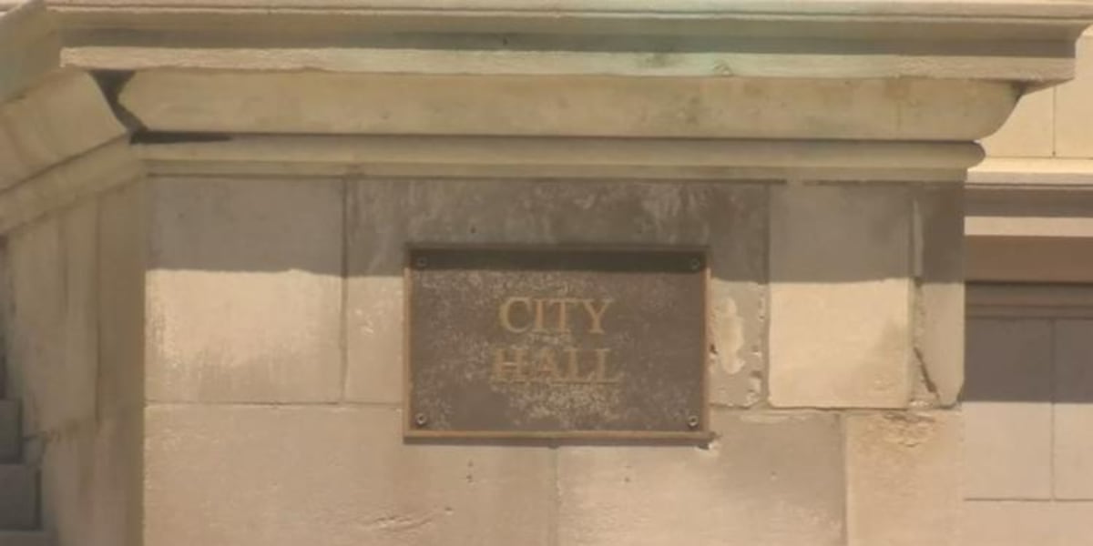 नगर पार्षद ने हितों के टकराव के उल्लंघन के लिए माफी मांगी