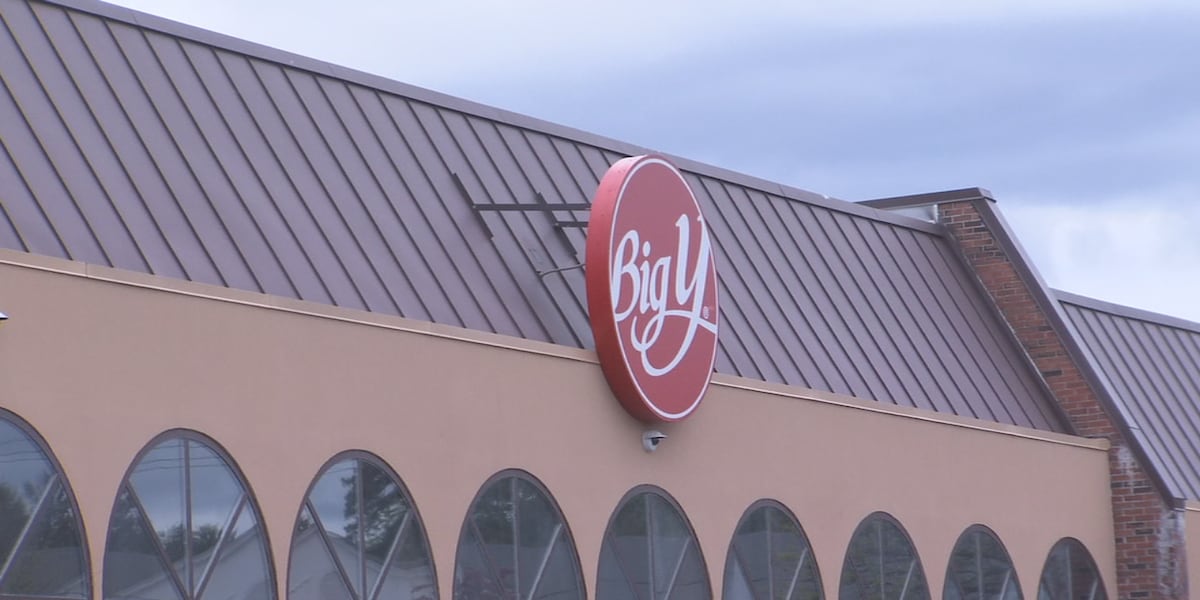 People flock to store for last minute Christmas preparations