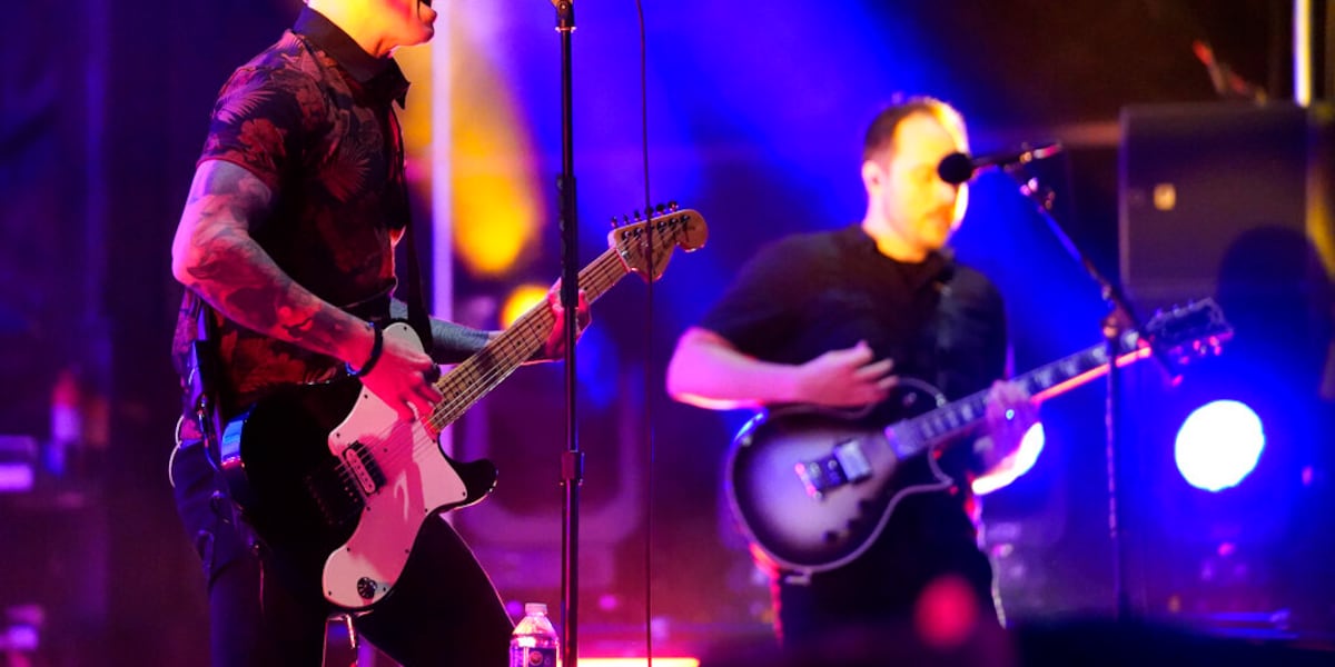 Yellowcard closing tour with Springfield performance