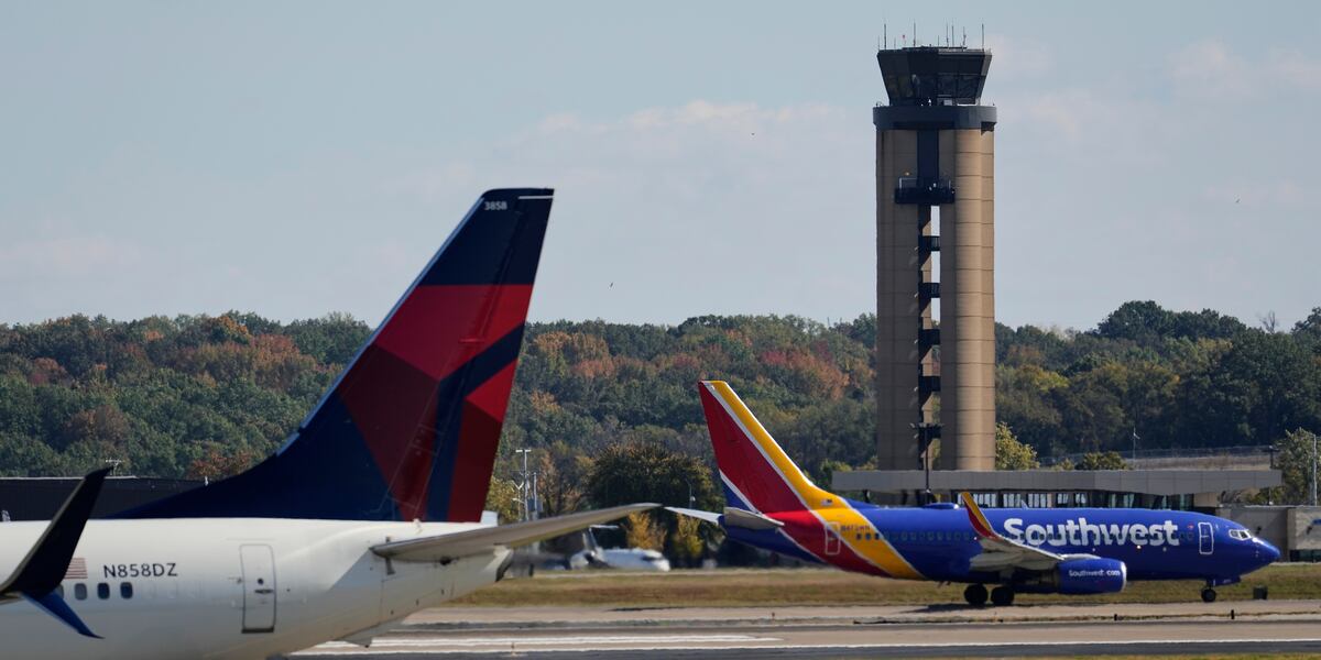 Airlines to preemptively cancel flights beginning Friday as air traffic reduction takes effect