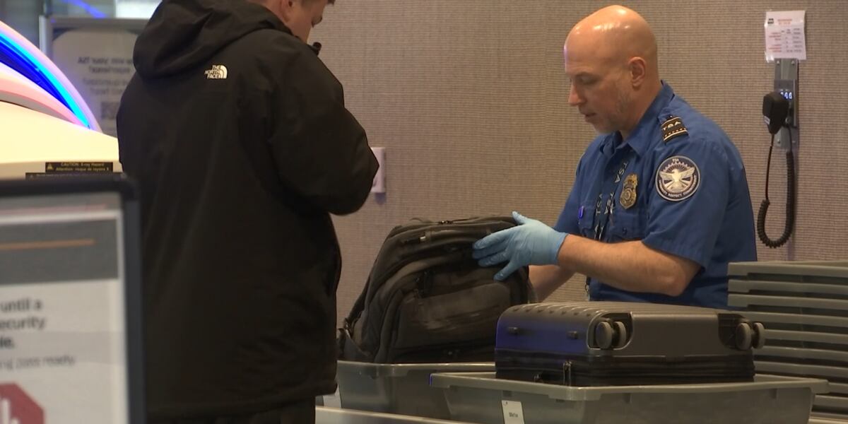 Trump says he’ll sign emergency order to pay TSA agents as Congress struggles to reach deal