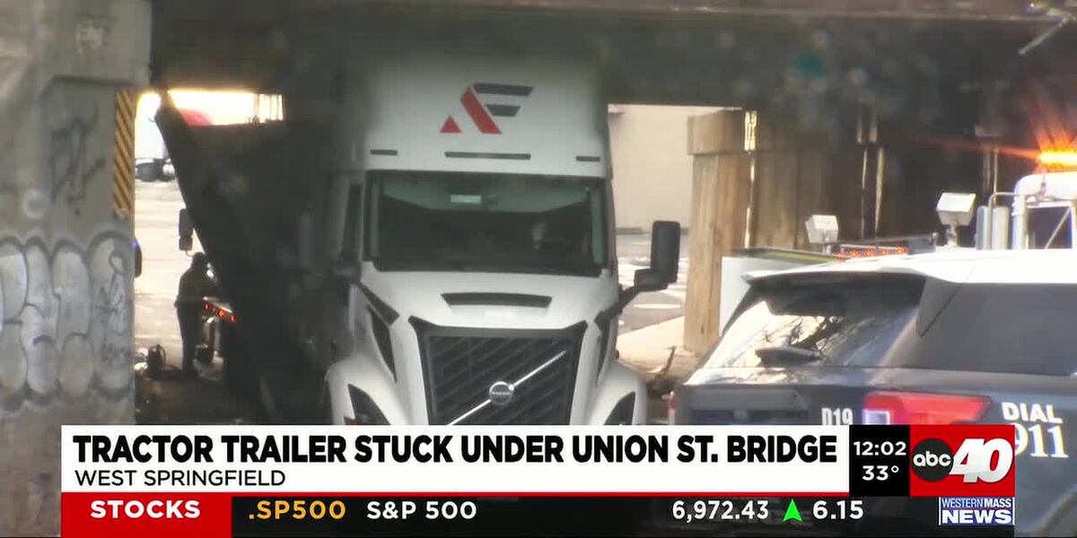 Stuck truck snarls traffic along Union Street in West Springfield