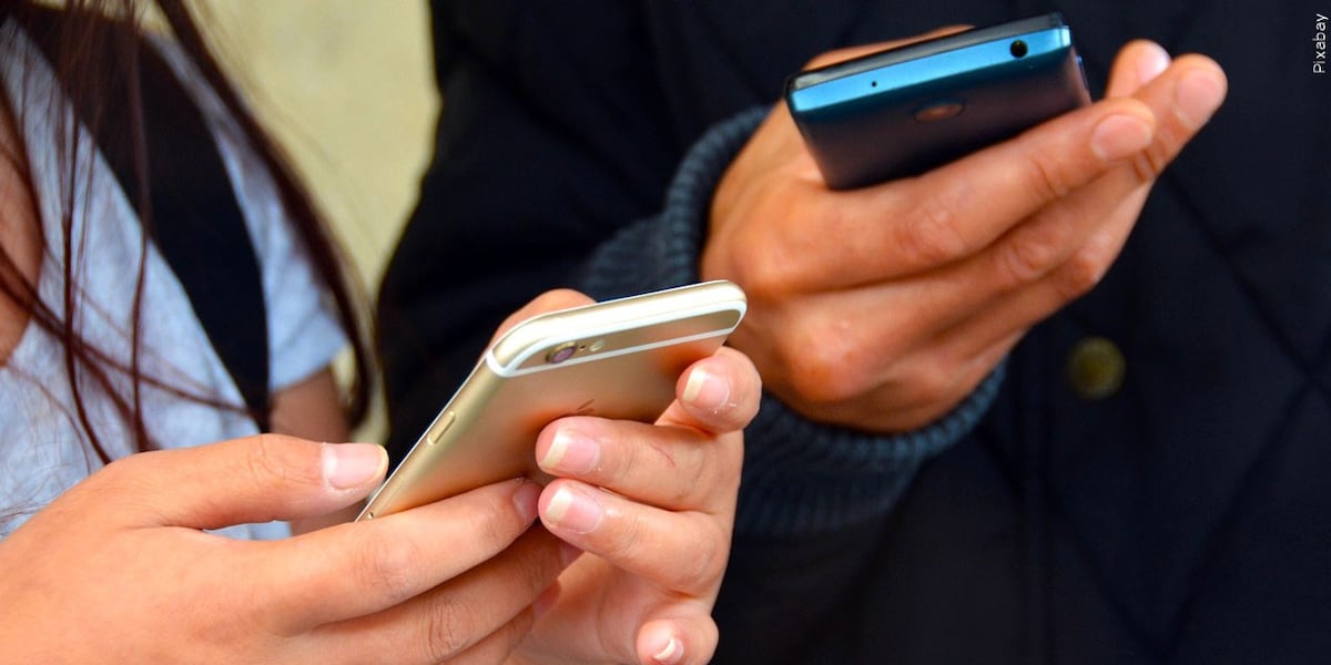Phone-free schools grant aims to improve student mental health in Massachusetts