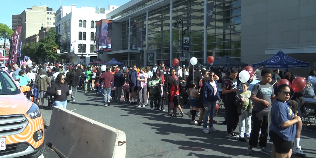 Thousands turn up for the World’s Largest Pancake Breakfast
