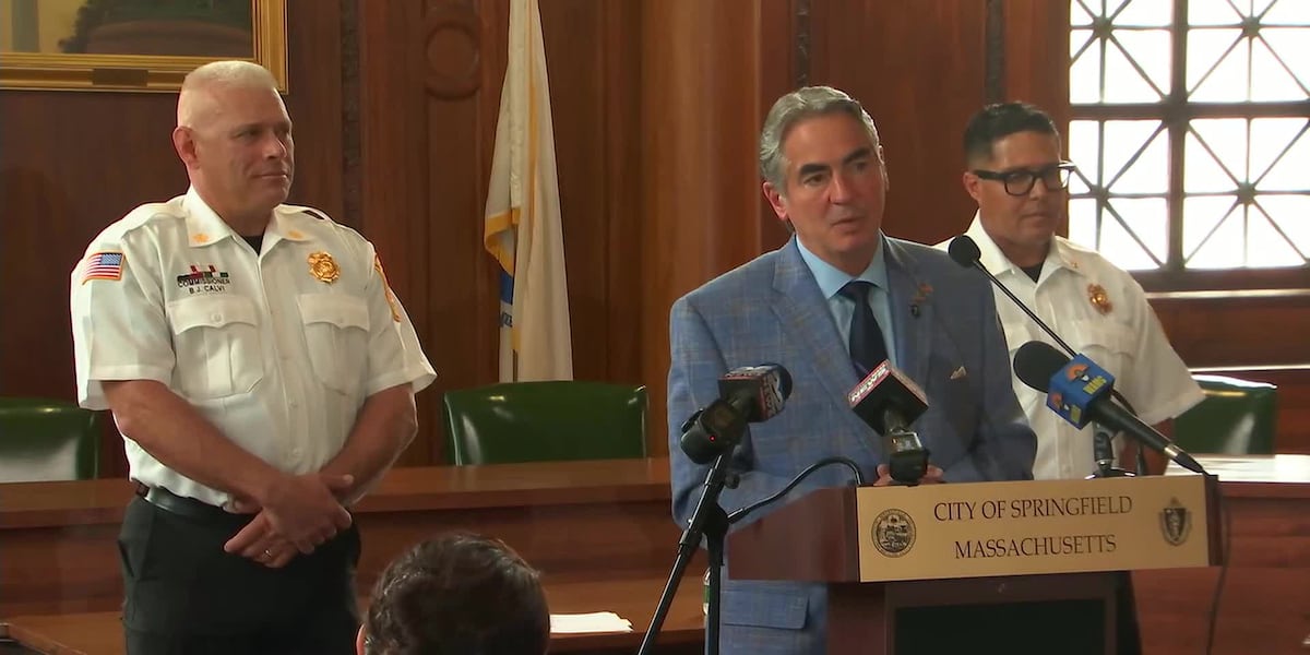 Springfield fire department marks leadership change as commissioner retires