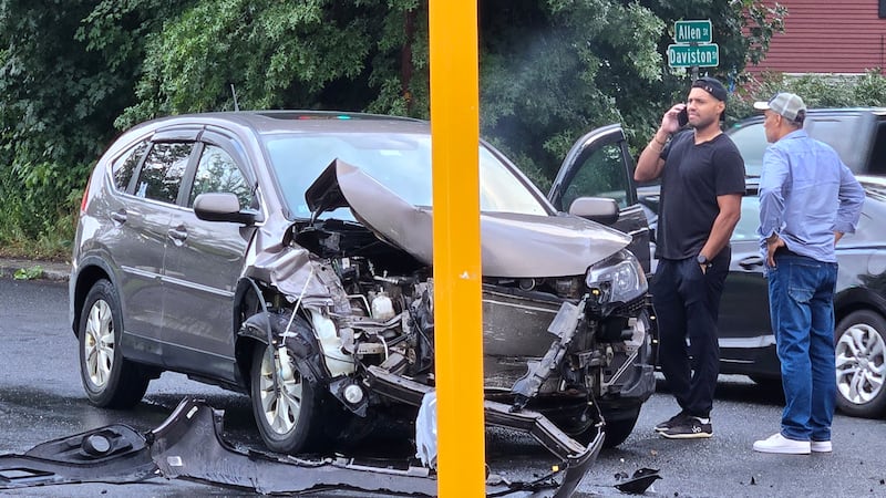 Island Pond Rd-Allen St Springfield accident