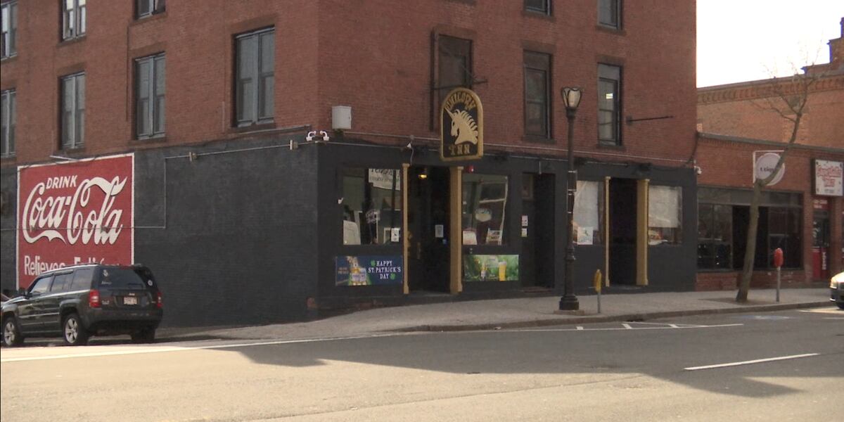 Bars, restaurants make their final preps before St. Patrick’s Day weekend