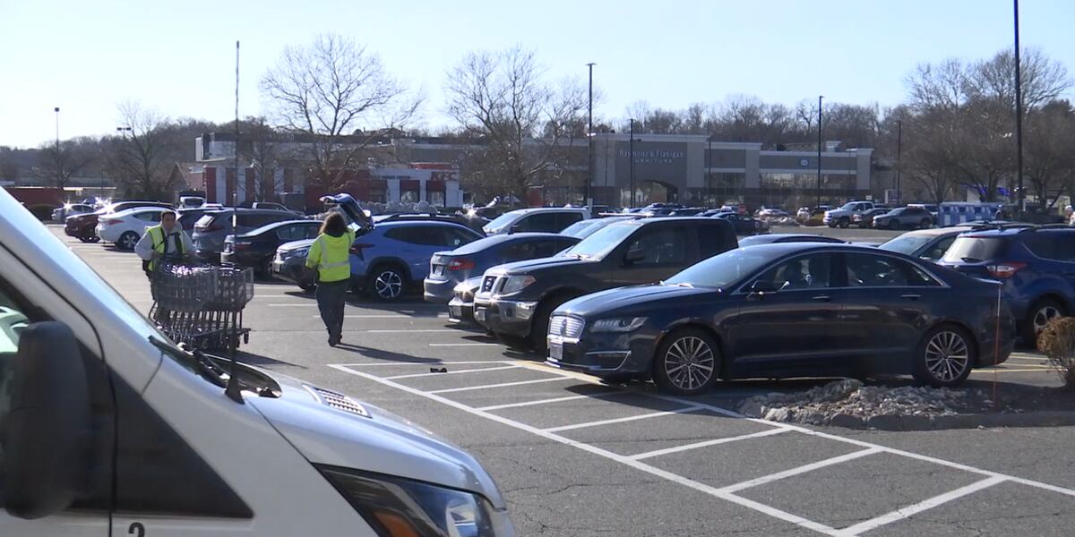 DPW crews keeping roads clear for last-minute shoppers