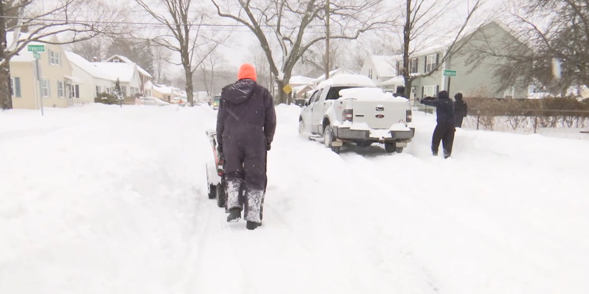 Springfield community cleans snow off the city’s streets