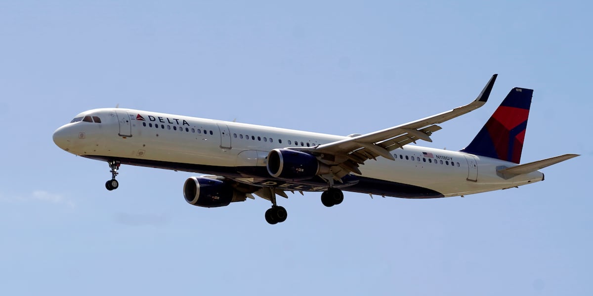 Delta, American planes were only 300 feet from colliding in Boston before landing was aborted
