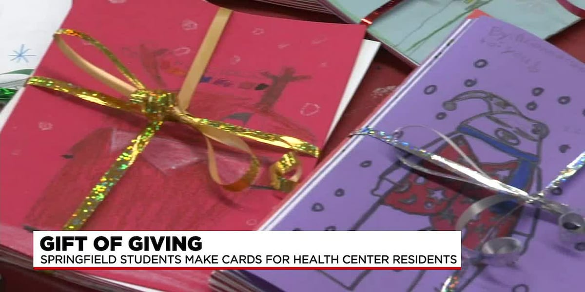 Springfield students make holiday cards for Miravista residents